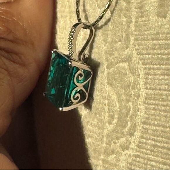 Lab-Created Square Emerald and Diamonds Necklace 14kt white gold - Picture 4 of 10